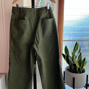 Madewell Emmett Wide Leg Cropped Pants in Green. Size 30